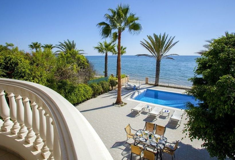 Sunset Beachfront Villa Meneou