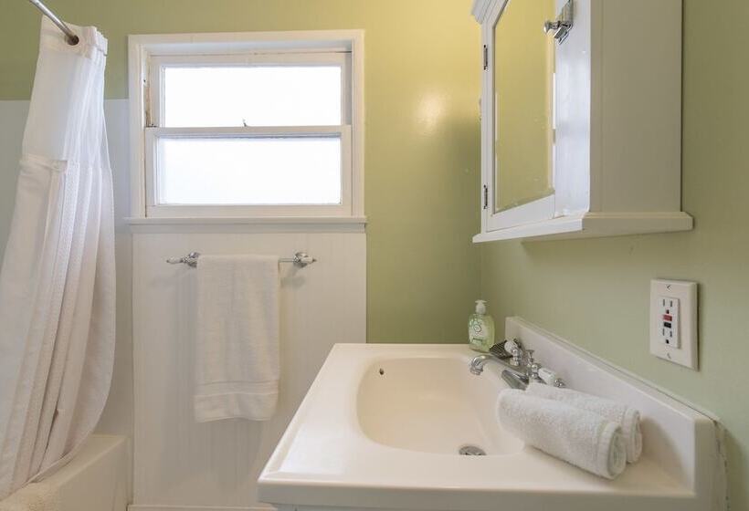 Ventura Beach Cottage