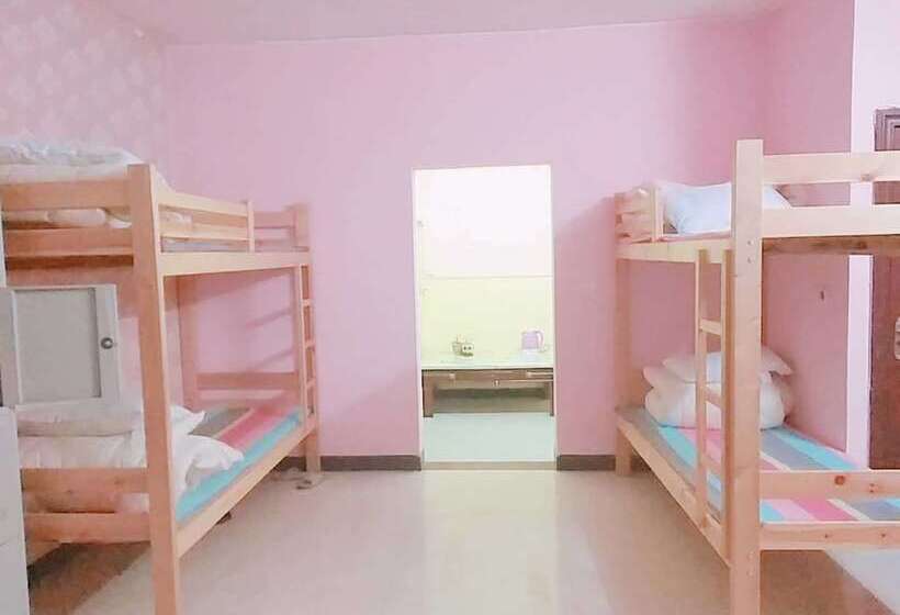 Yatou Bamboo House   Hostel