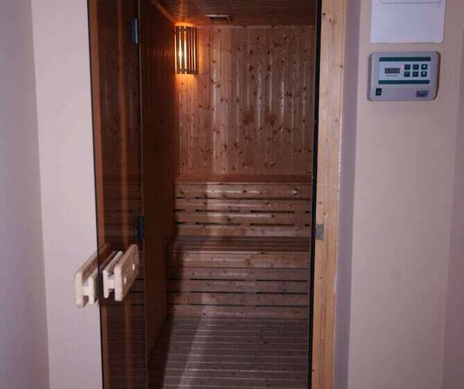 Al Bustan Tower Hotel Suites