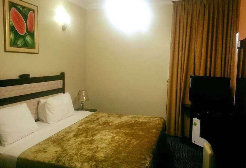 Al Bustan Tower Hotel Suites