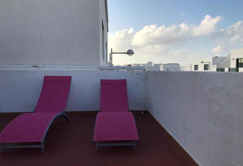 Red Star Surf Hostel