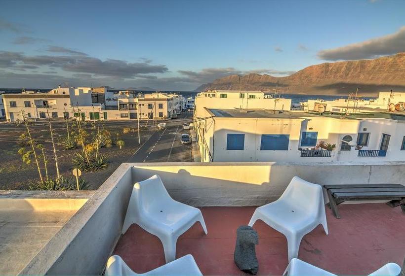 Red Star Surf Hostel