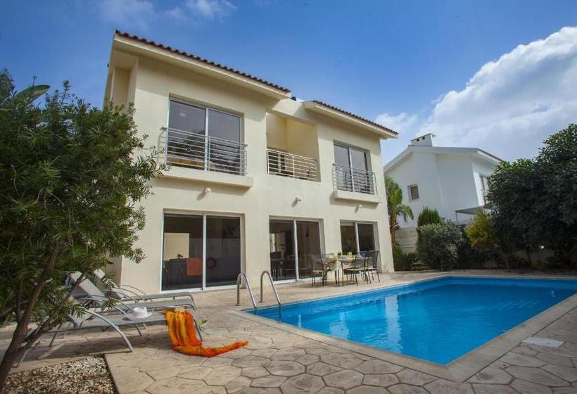 فندق 3 Br Villa Cliantha
