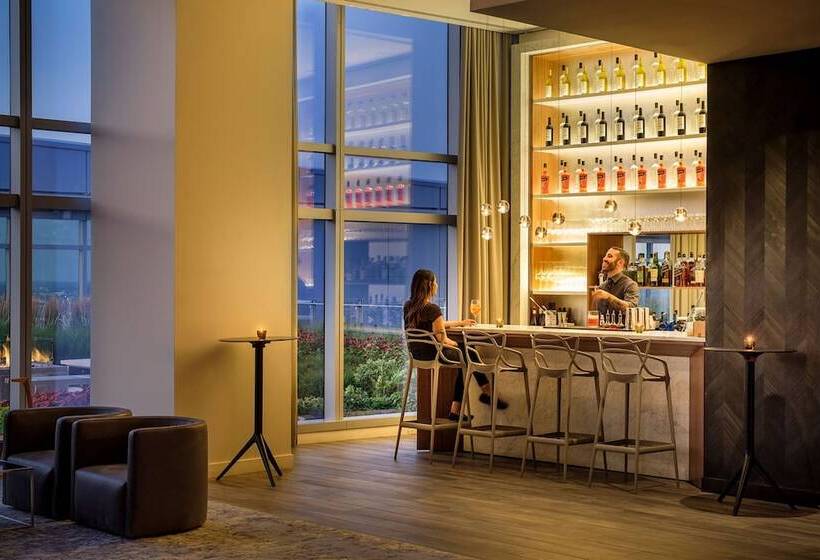 هتل Aka University City