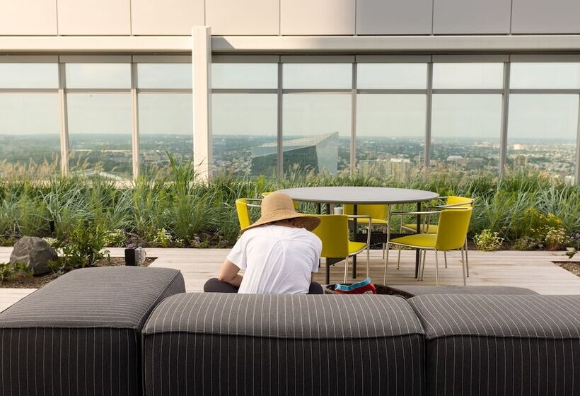 هتل Aka University City