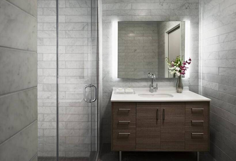 هتل Aka University City