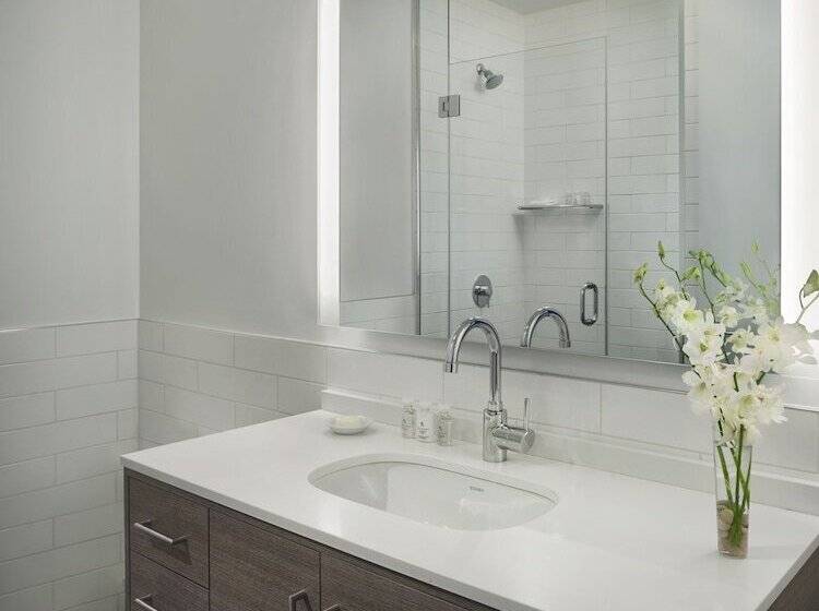 هتل Aka University City