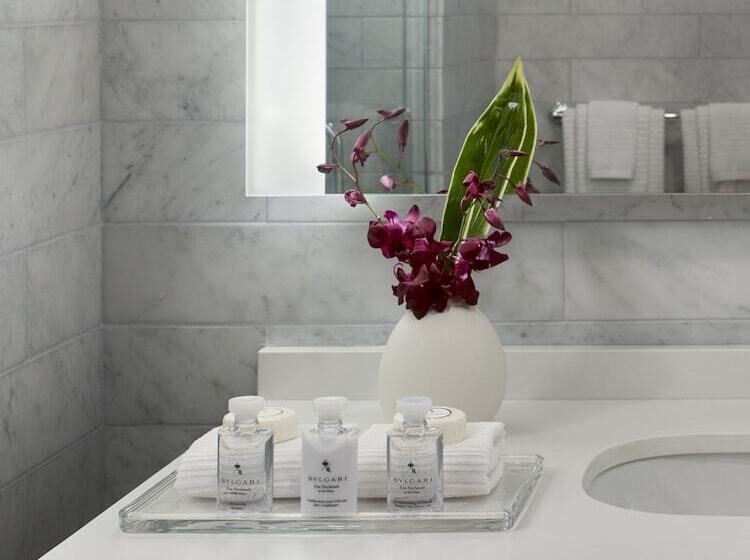 هتل Aka University City