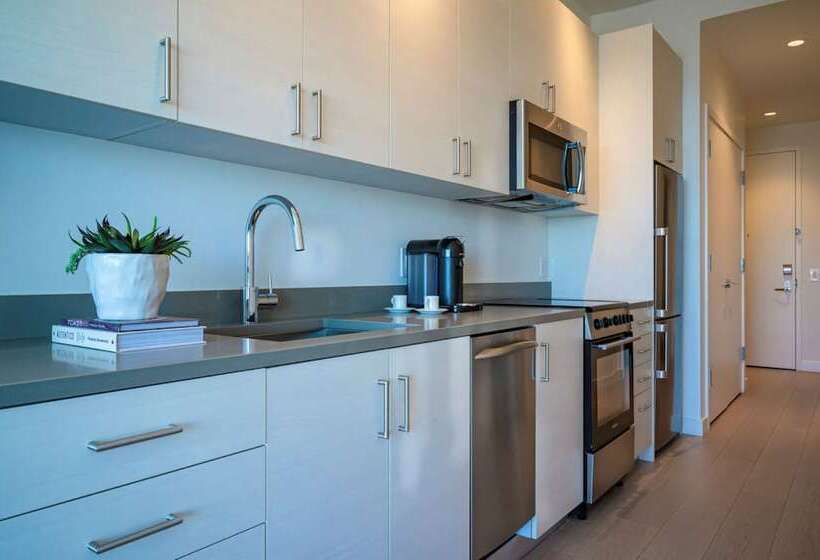 هتل Aka University City