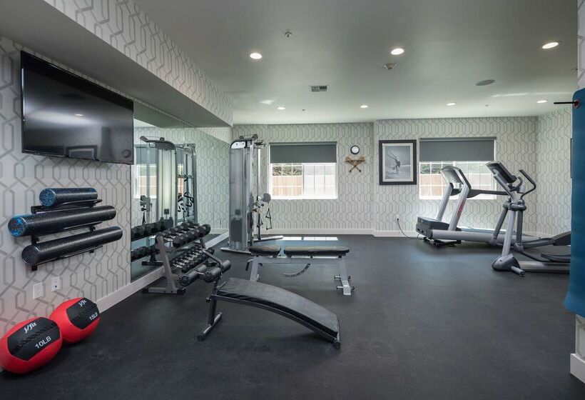 Aristocrat Hotel, Bw Signature Collection