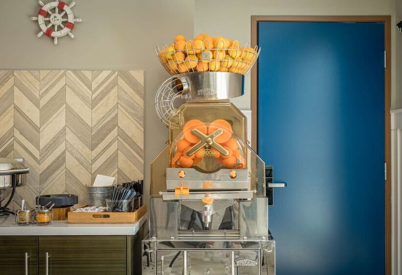 Aristocrat Hotel, Bw Signature Collection