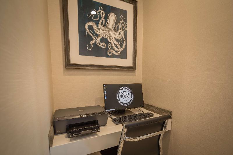 Aristocrat Hotel, Bw Signature Collection