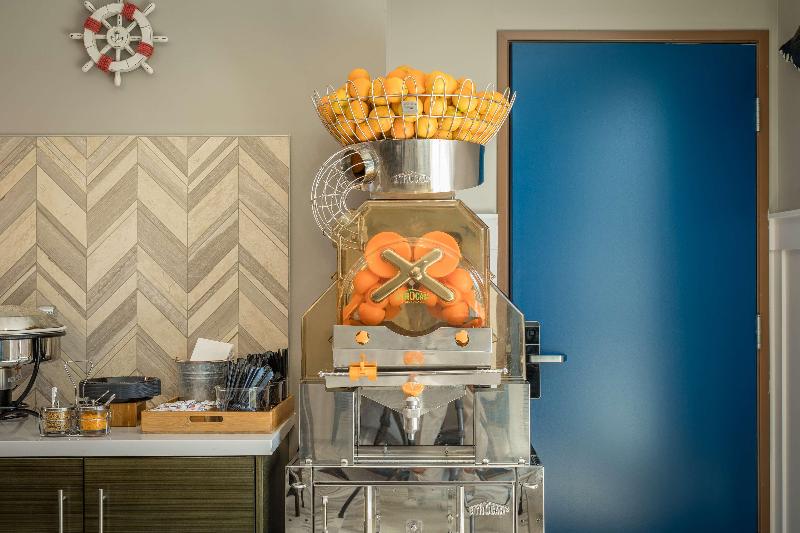 Aristocrat Hotel, Bw Signature Collection