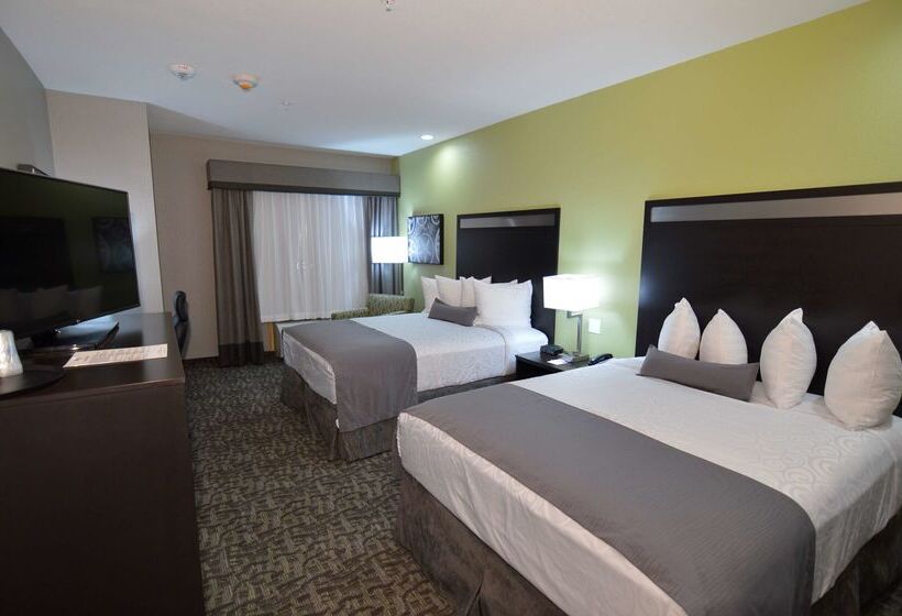 Отель Best Western Plus Bay City Inn & Suites