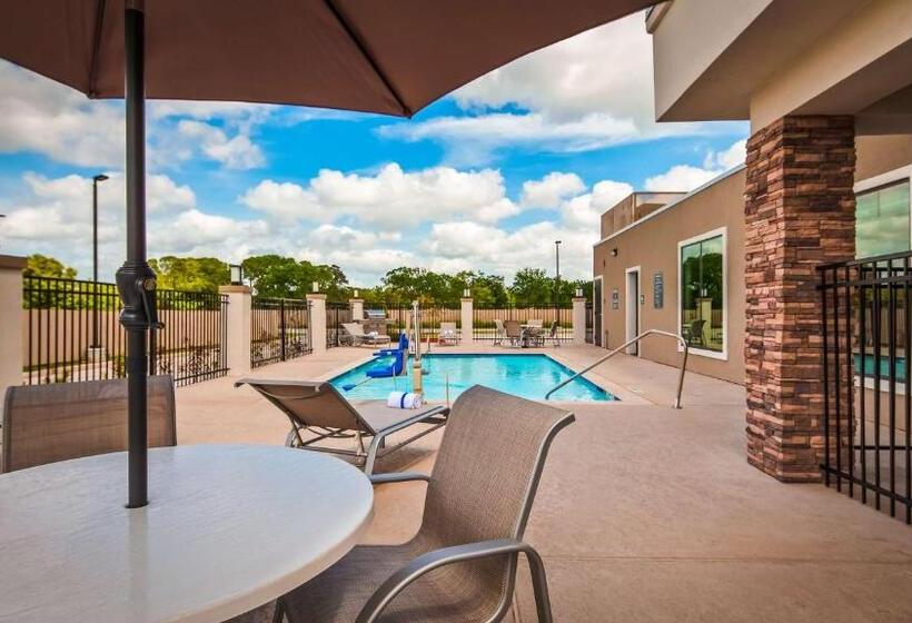 Отель Best Western Plus Bay City Inn & Suites