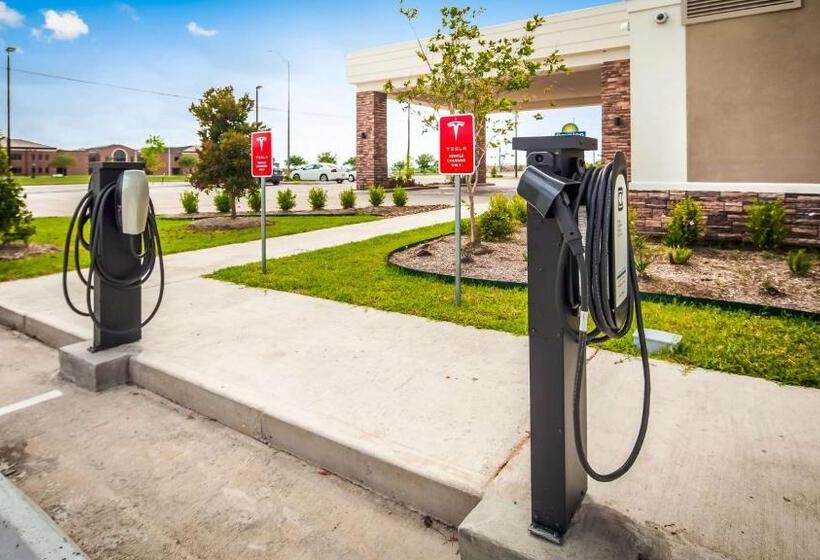 Отель Best Western Plus Bay City Inn & Suites