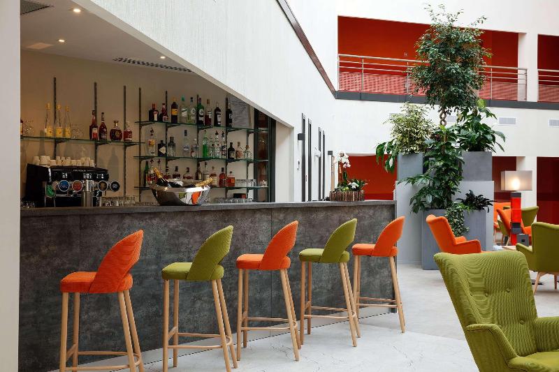 هتل Best Western Plus Hôtel Escapade Senlis