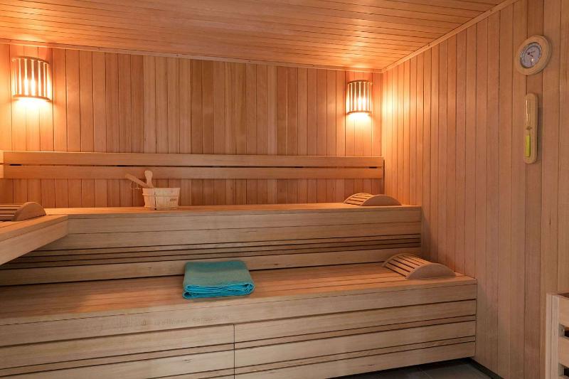 هتل Best Western Plus Hôtel Escapade Senlis