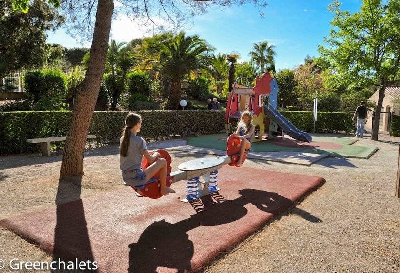 酒店 3 Bedroom Chalets Camping Leï Suves   Joycasa