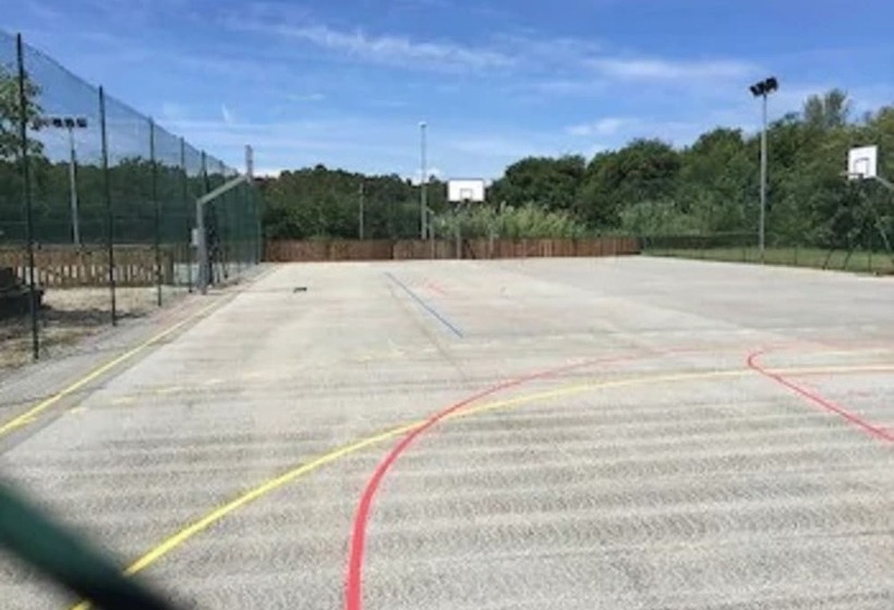 בית מלון כפרי 3 Bedroom Chalets Camping Leï Suves   Joycasa