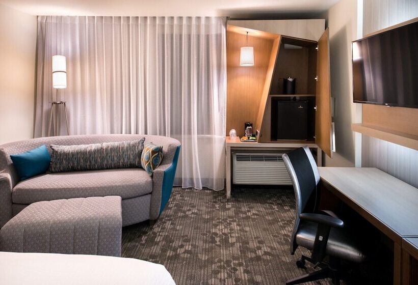 فندق Courtyard By Marriott Albion