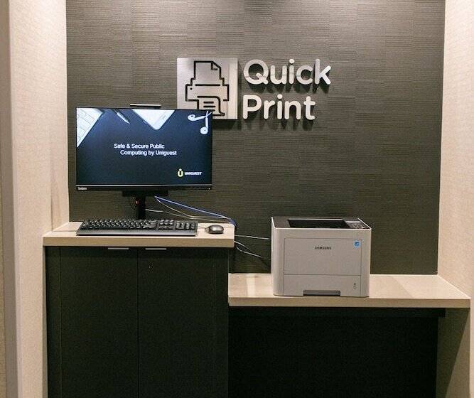 فندق Courtyard By Marriott Albion