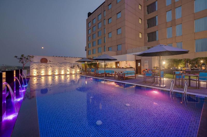 호텔 Courtyard By Marriott Surat
