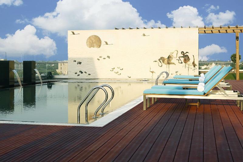 호텔 Courtyard By Marriott Surat