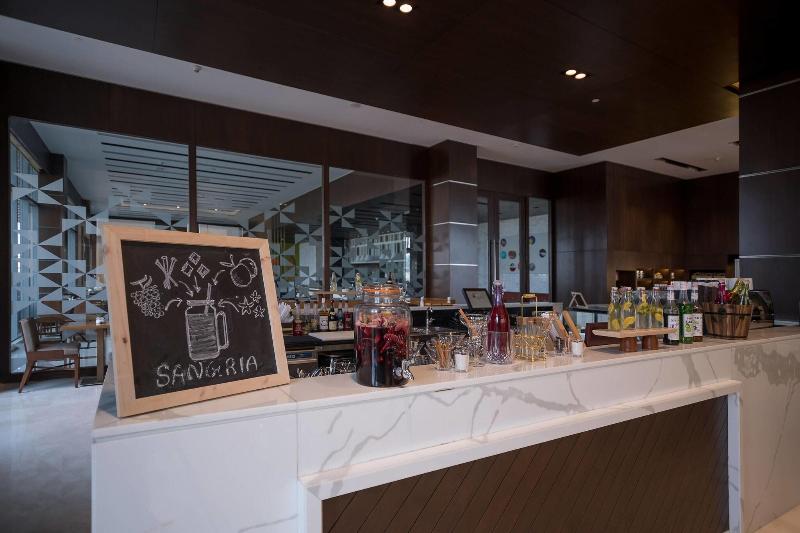 호텔 Courtyard By Marriott Surat