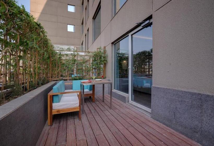 호텔 Courtyard By Marriott Surat