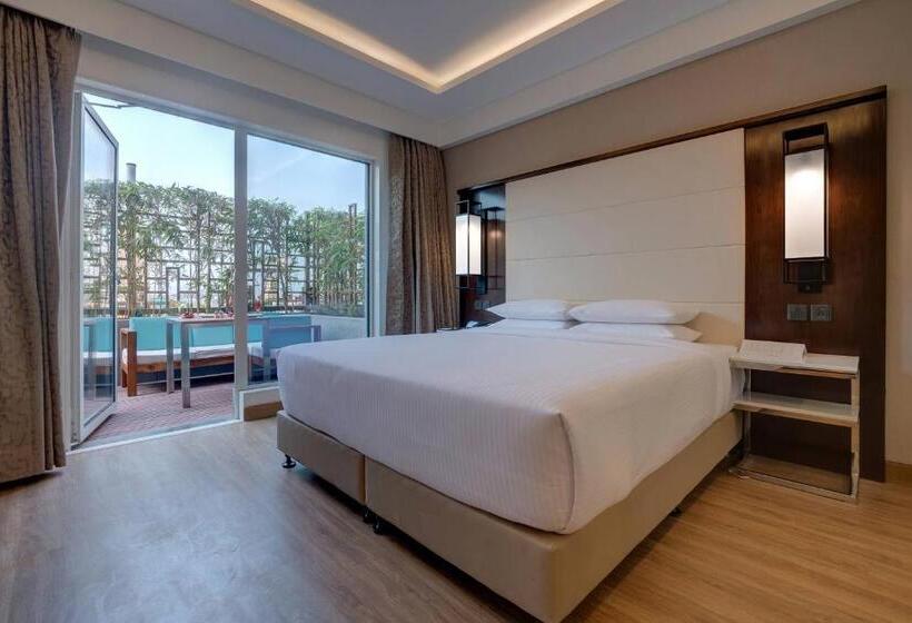 호텔 Courtyard By Marriott Surat