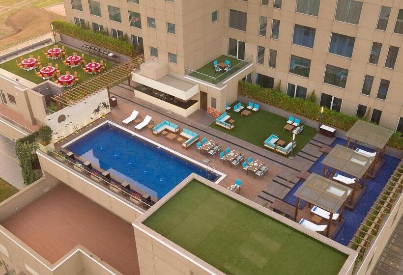 호텔 Courtyard By Marriott Surat