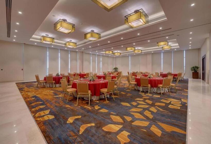 호텔 Courtyard By Marriott Surat