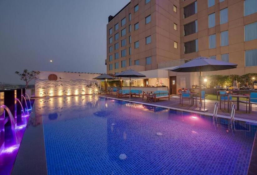 호텔 Courtyard By Marriott Surat
