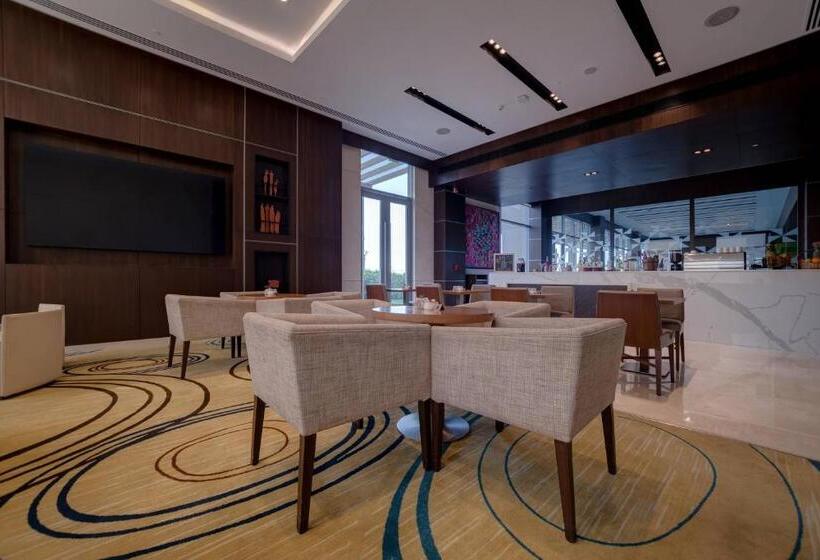 호텔 Courtyard By Marriott Surat