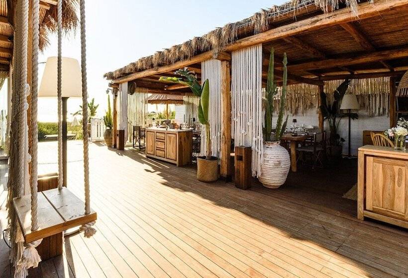 فندق Cumeja Beach Club &