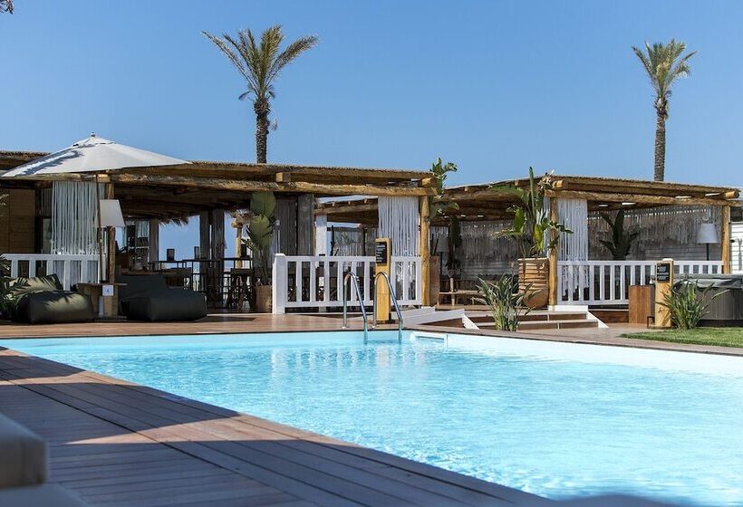 فندق Cumeja Beach Club &