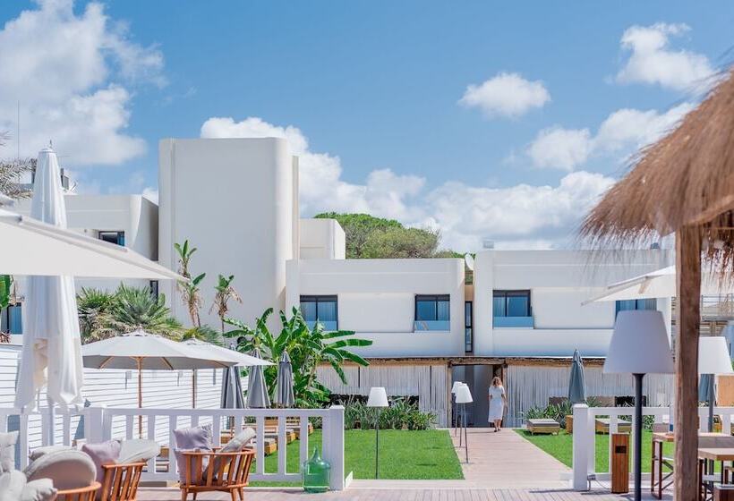 فندق Cumeja Beach Club &