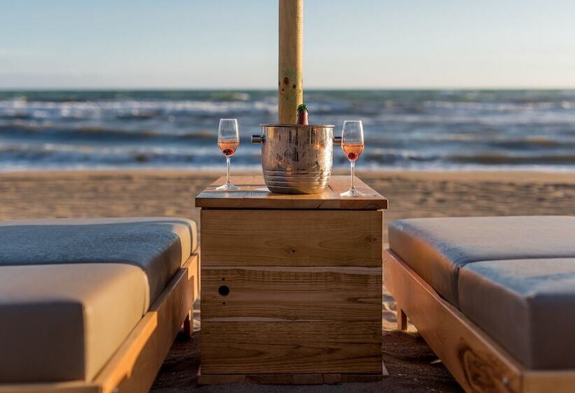 فندق Cumeja Beach Club &