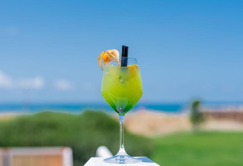 فندق Cumeja Beach Club &