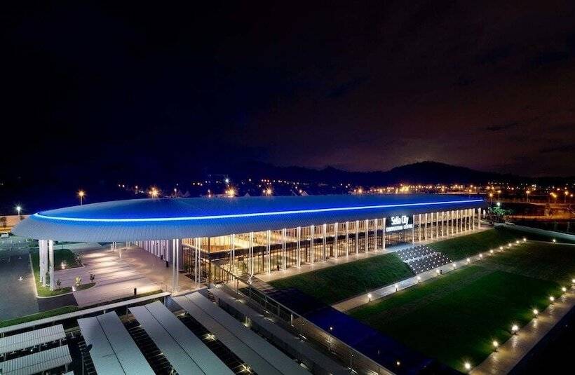 Отель De Houz Trefoil Setia Alam Home Stay