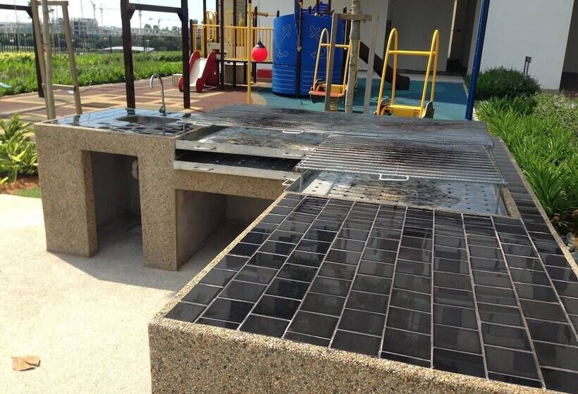 Отель De Houz Trefoil Setia Alam Home Stay