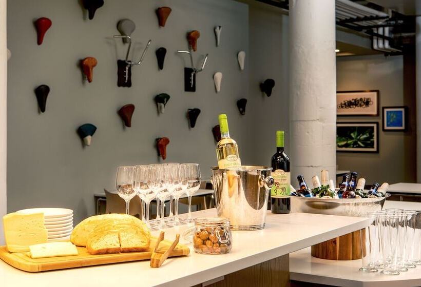 Отель Element Moline