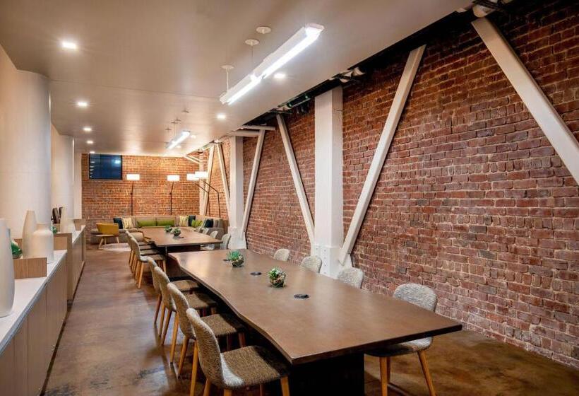 هتل Element Moline