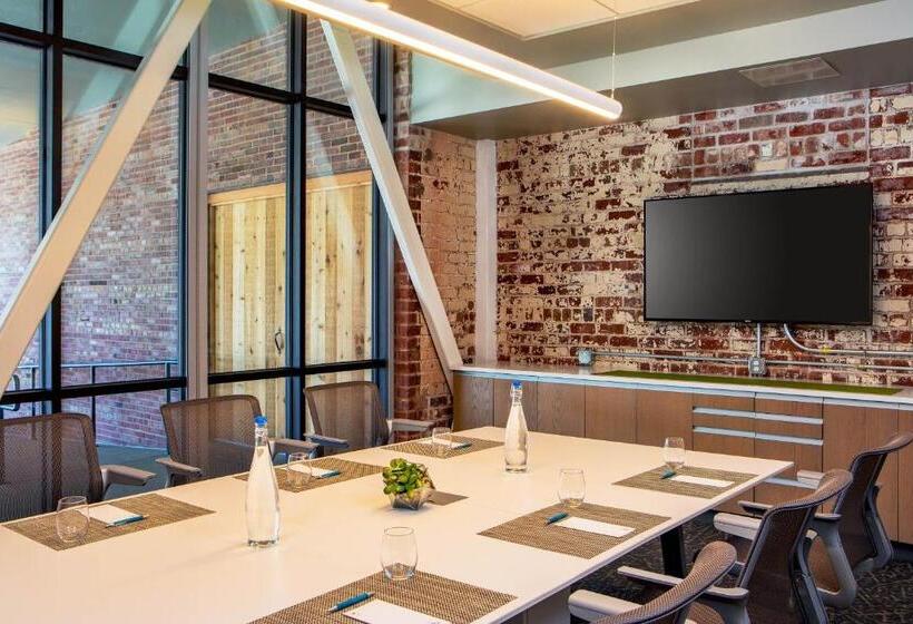 Отель Element Moline