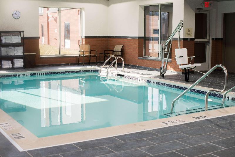 هتل Hampton Inn & Suites By Hilton Warrington Horsham