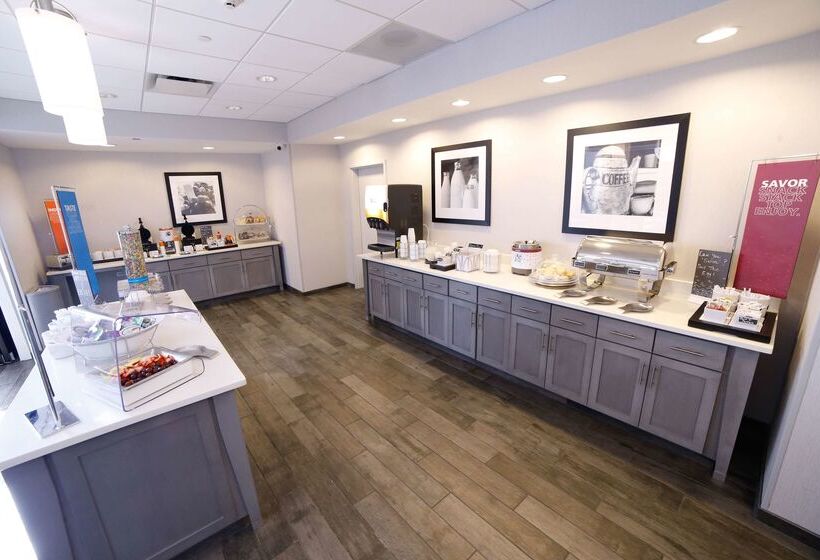 酒店 Hampton Inn & Suites Forest City