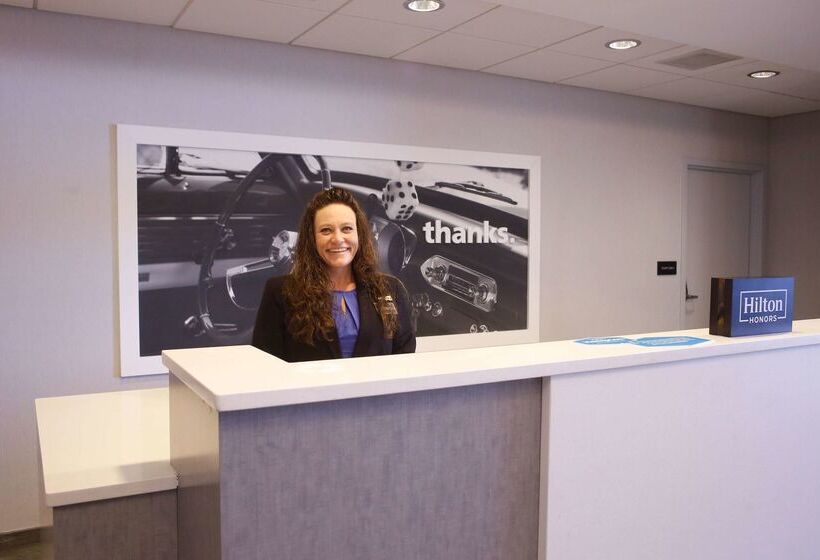 Отель Hampton Inn & Suites Forest City