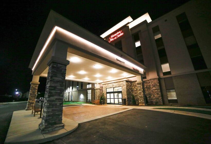 Отель Hampton Inn & Suites Forest City